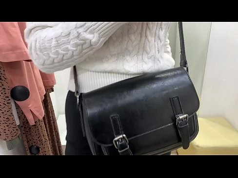 ❤️ Јавна мастурбација младе кучке ФералБерри са дилдом у соби за мерење ❤❌ Анални видео код нас ❌❤